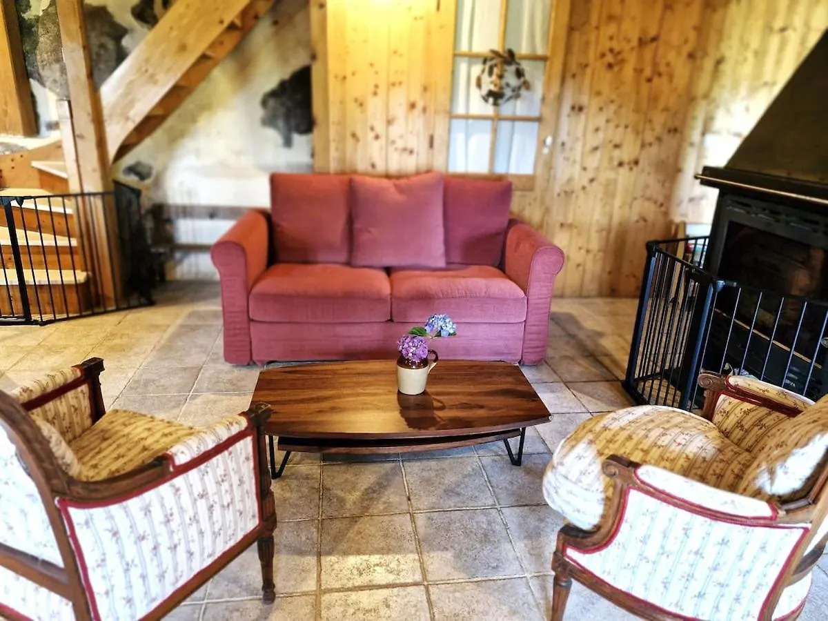 Holiday home La Comboursiere Maison Familiale En Pierre Thelis-la-Combe