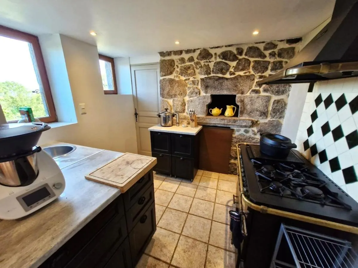 La Comboursiere Maison Familiale En Pierre Thelis-la-Combe Holiday home