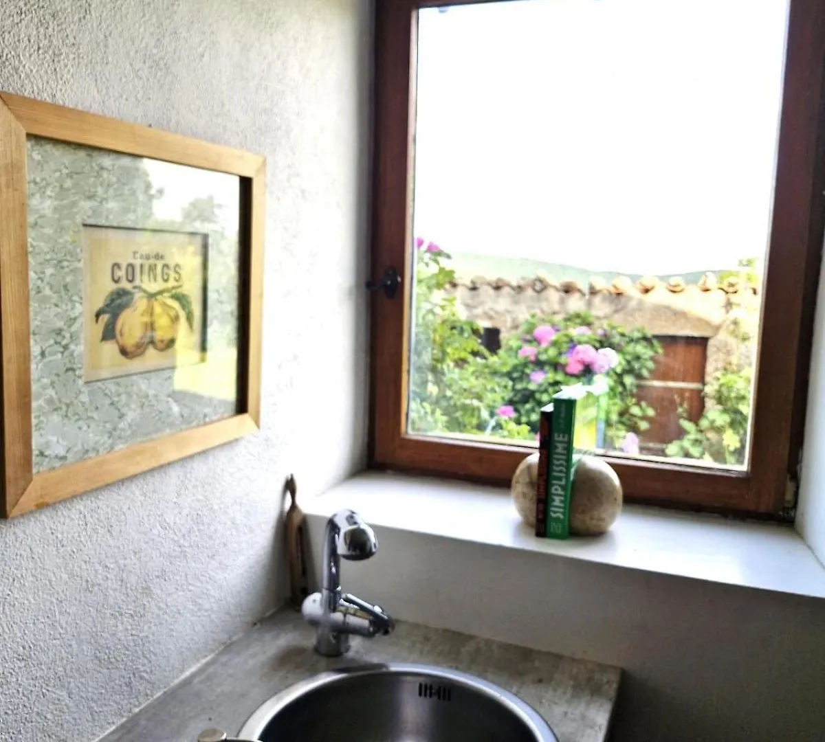 La Comboursiere Maison Familiale En Pierre Thelis-la-Combe France