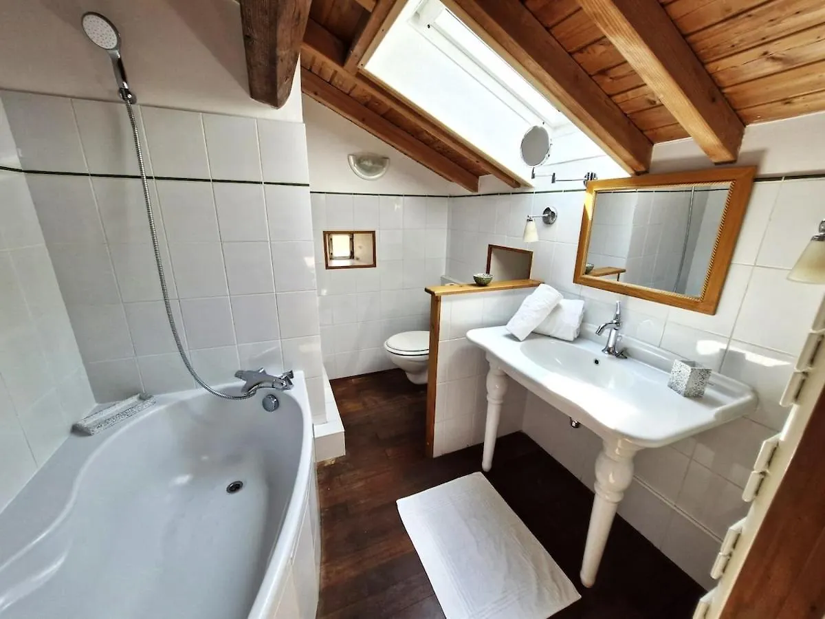 La Comboursiere Maison Familiale En Pierre Thelis-la-Combe Holiday home