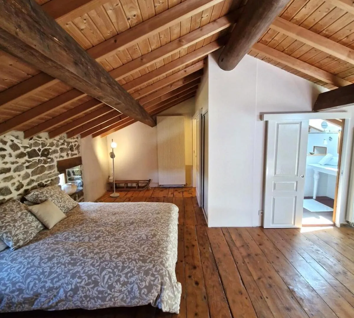 La Comboursiere Maison Familiale En Pierre Thelis-la-Combe France