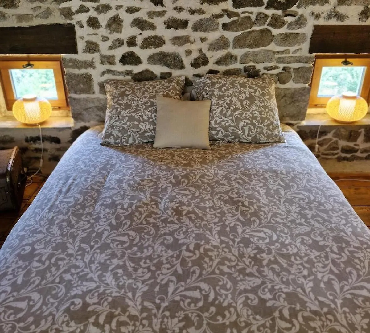 La Comboursiere Maison Familiale En Pierre Thelis-la-Combe Holiday home